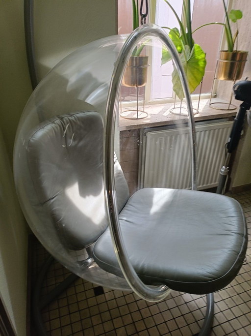 Sedia Bubble di Eero Aarnio realizzata da Adelta Finlandia