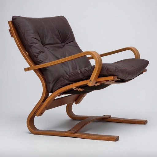 Fauteuil danois des années 1970 de la marque Komfort, cuir, toile et bois courbé.