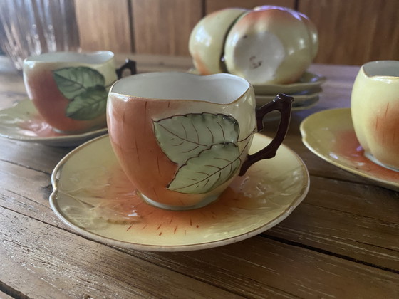Image 1 of Tasse et soucoupe en forme de pomme
