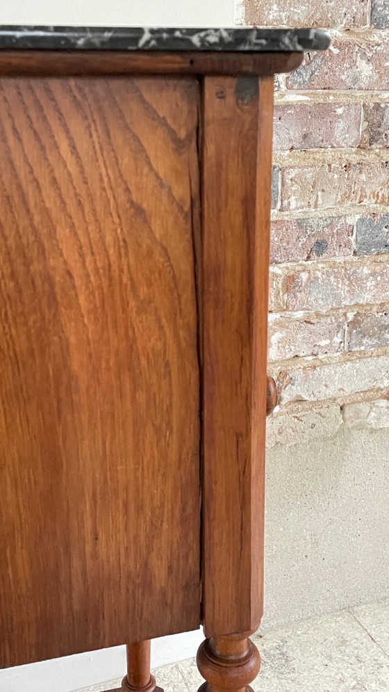 Image 1 of Antiker Nachttisch aus Holz und Marmor