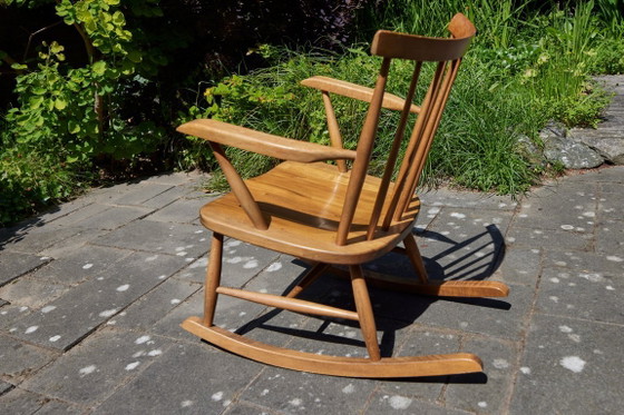 Image 1 of Sedia a dondolo in legno di metà secolo, anni '50/'60 - Scandinavia
