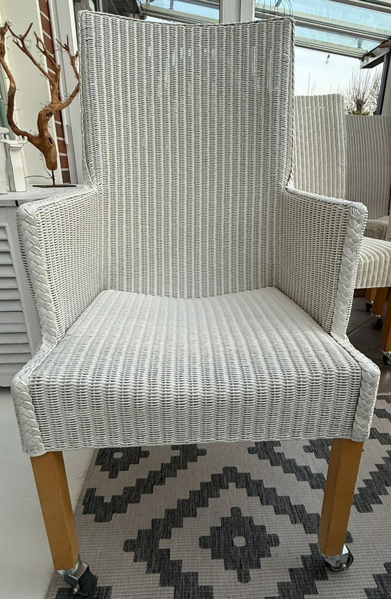 Image 1 of 8 originele Lloyd LOOM stoelen, eetkamerstoelen, ook in kleinere aantallen verkrijgbaar, houten frame, wit riet.