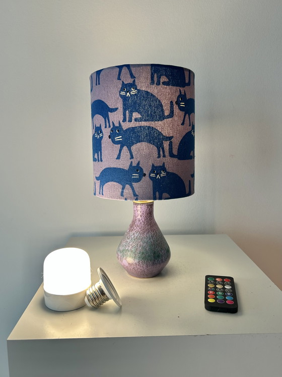 Image 1 of Bijzondere kleine tafellamp, gemaakt van gerecycled keramiek uit een atelier uit de jaren 70.