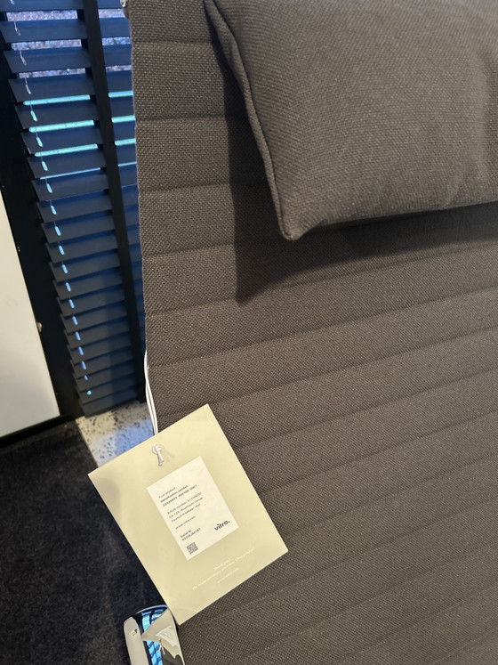 NEU Vitra Eames 124 & 125 Anthrazitgrau – Stühle und Loungesessel, Textile, Metal (photo 2 of 7)