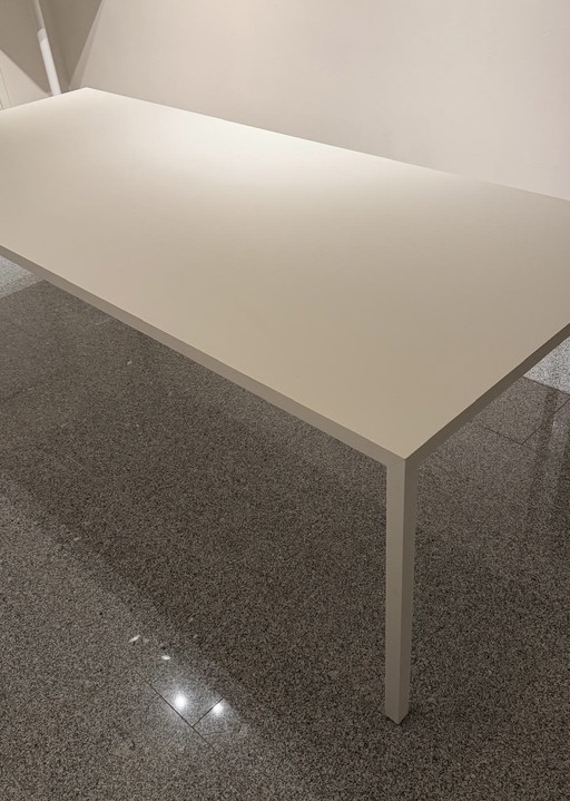 MDF Italia Tense table/dining table/conference table