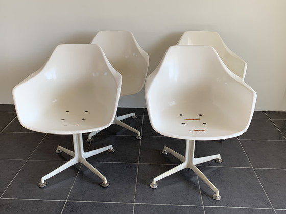 Image 1 of Arkana set of 4 swivel bucket chairs with round table