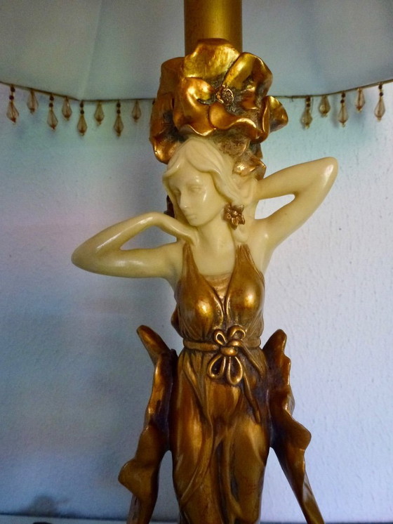 Image 1 of Bellissima lampada da terra in stile Art Déco con paralume di grande effetto.