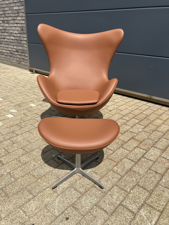 Image 1 of Fritz Hansen Egg Chair + Pouf in pelle color cognac NOVITÀ!!