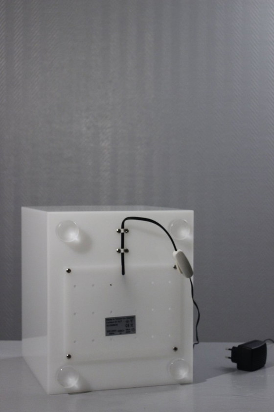 Image 1 of Vintage Habitat "Glowbow" design bijzettafel/lamp in wit acryl