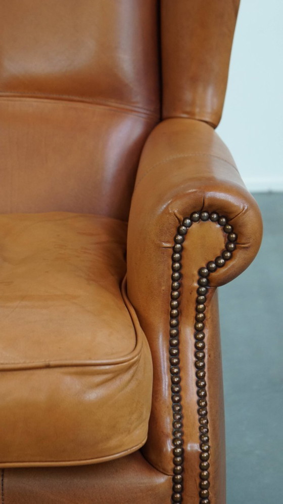 Image 1 of Oorfauteuil gemaakt van rundleer afgewerkt met siernagels