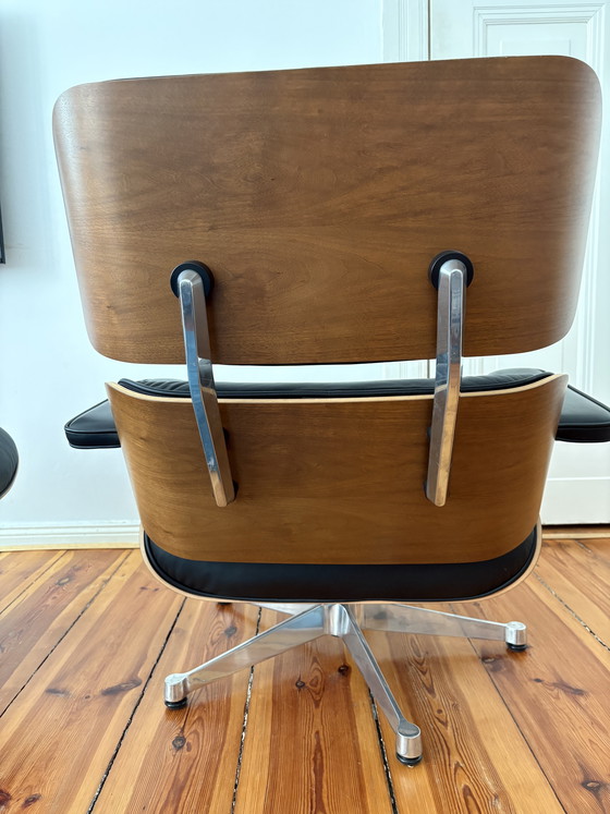 Image 1 of Vitra Eames loungestoel en voetenbank