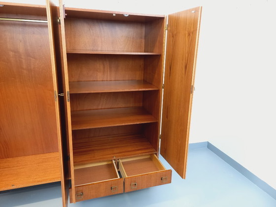 Image 1 of Vintage kledingkast in modernistische stijl van teakhout en metaal uit de jaren 60.