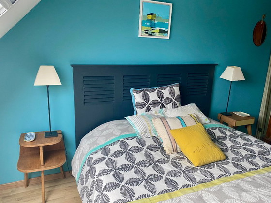 Black wooden headboard / louvered shapes – Bedroom accessories (photo 3 of 5)