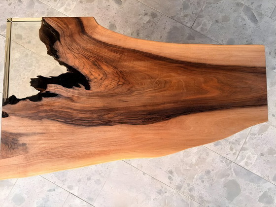 Image 1 of “FLUMEN” – Exclusive walnut coffee table with transparent epoxy resin corner inlay
