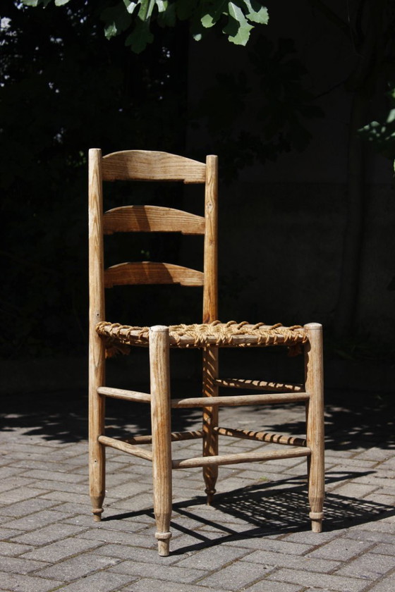 Image 1 of Handwerklich gefertigter Bauernhofstuhl primitives Design Ende 19.