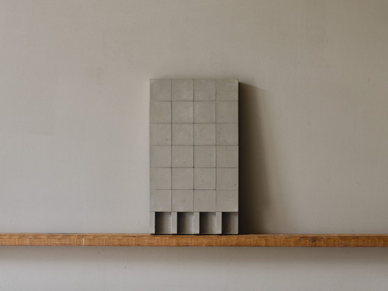 Image 1 of Oggetto a parete in cemento brutalista