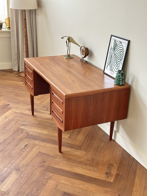 Image 1 of Scrivania dal design vintage in legno di teak danese, anni '50/'60/'70