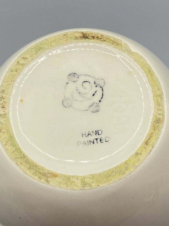 Jarra de cerámica con relieve floral pintada a mano – Loza, Ceramic, Mid Century Modern (photo 6 of 8)