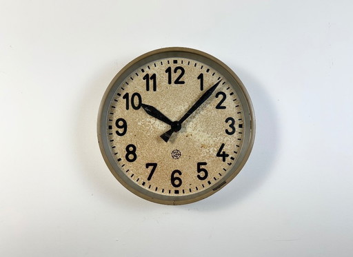 Grande horloge murale industrielle marron de Chronotechna, années 1950