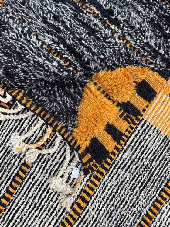 Image 1 of Black & Yellow Moroccan Mrirt Wool Rug 190x250 cm Handwoven Berber Carpet