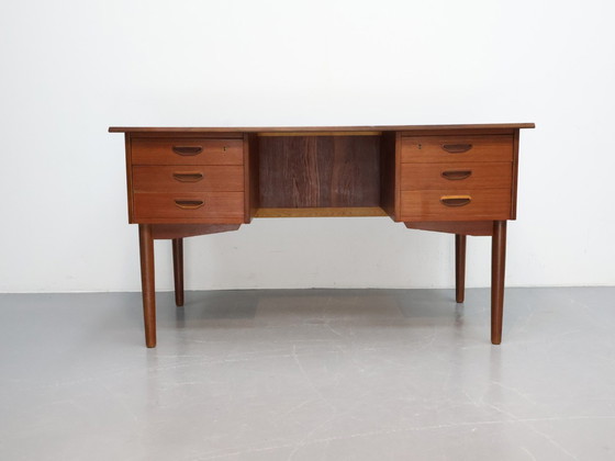 Image 1 of Scrivania danese bifacciale in teak vintage 6 cassetti