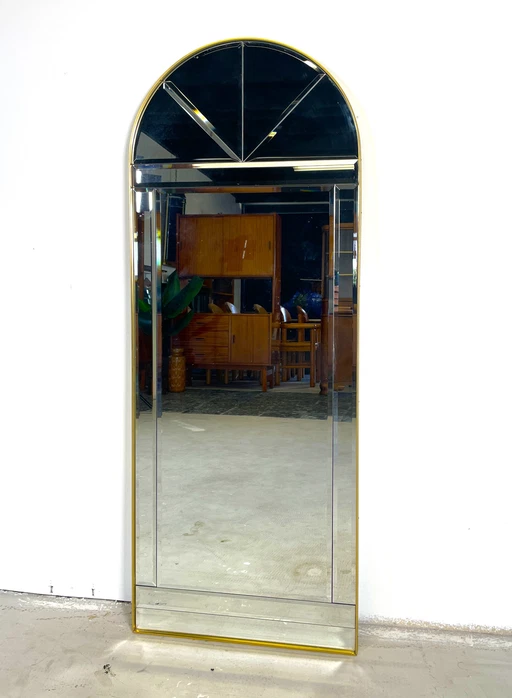 Miroir arqué Schöninger avec cadre en laiton doré