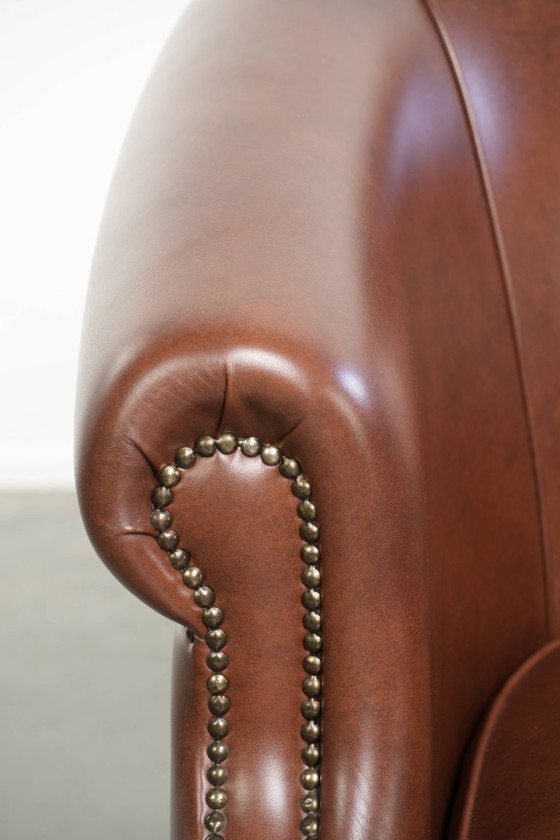 Image 1 of Comfortabele en mooie cognac kleurige rundleren clubfauteuil in Engelse stijl