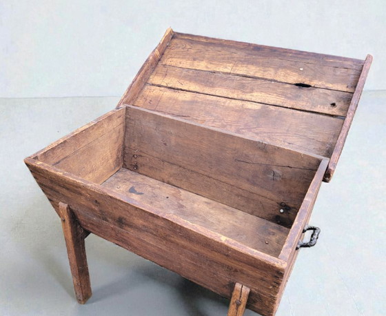 Image 1 of Vroeg 18e eeuwse maritieme havenkist, VOC kist, rustiek houten kist, Nederland 1750