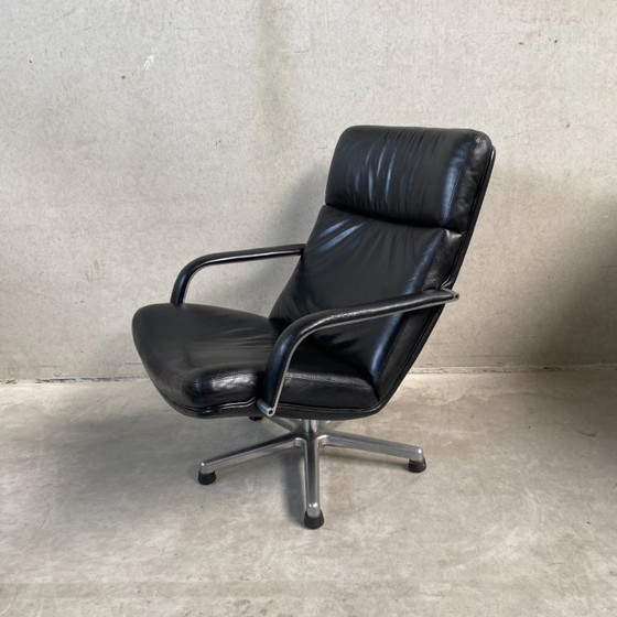 Image 1 of Artifort F141 leather swivel armchair Geoffrey Harcourt