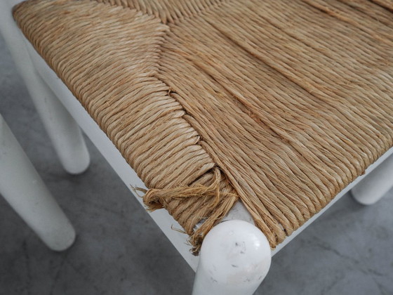 Image 1 of Conjunto de cuatro sillas de madera de haya, diseño italiano, década de 1980, fabricadas en Italia.
