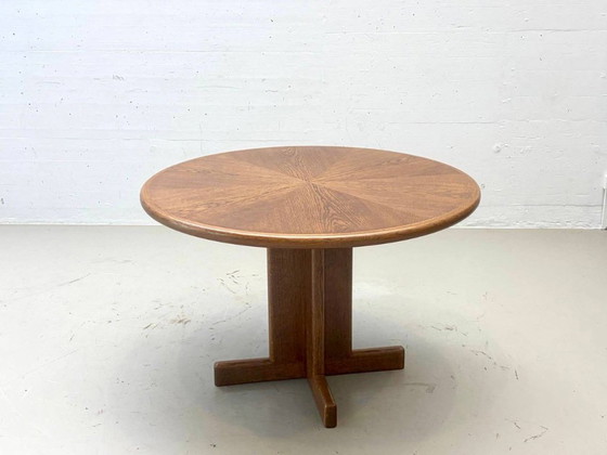 Round vintage dining table made of oak, 1970s – Wood (photo 7 of 14)