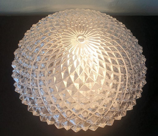 Bellissima lampada da soffitto/parete rotonda con rilievo di ananas, in stile Mid Century, realizzata in vetro fuso.