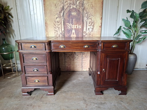 Klassiek 2-Zijdig Schrijf Bureau, Partnerdesk, Schrijftafel Met Lederen Inleg Lichte Gebruikssporen Afm.150x75cm en 79cm Hoog