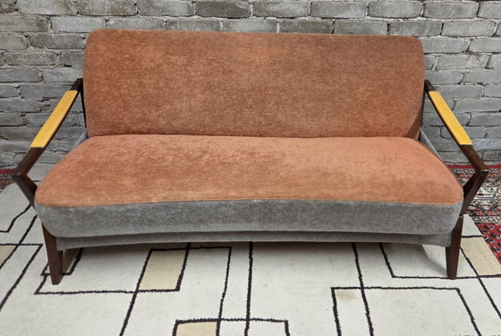 Image 1 of Vintage Scandinavische slaapbank uit de jaren 60/70 – gebeitst hout en tweekleurige stof.