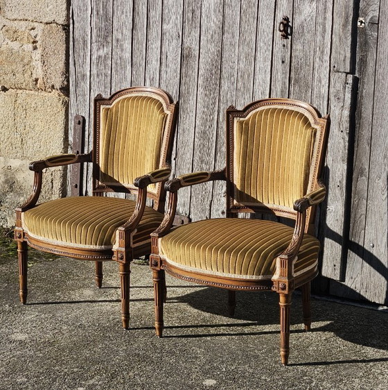 Image 1 of Zwei französische antike Sessel – Massivholz-Loungesessel – Stil Claude Sené – Louis XVI. – Ende des 20. Jahrhunderts