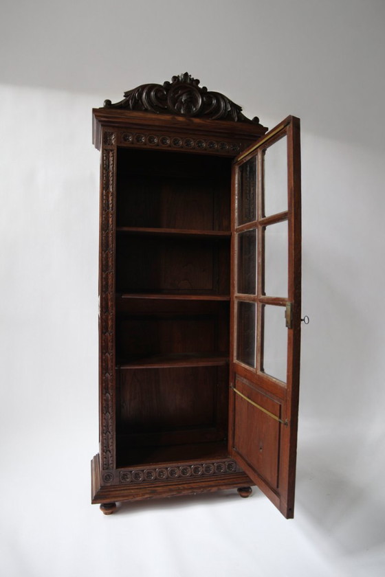 Image 1 of Antiker Vitrinenschrank aus bretonischem Kastanienholz, Frankreich, um 1880–1890