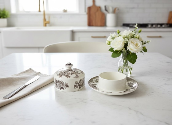 Image 1 of Beurrier en céramique blanche et brune Wedgwood Faisans