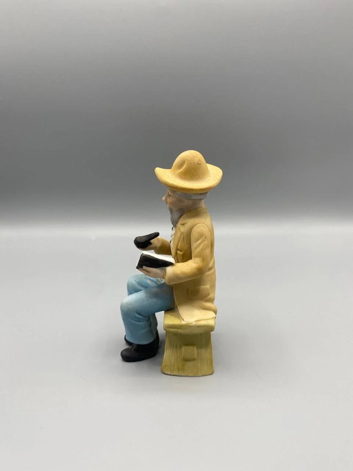 Biscuit figurine, old man sitting reading with pipe, polychrome, country style – beeldhouwkunst (photo 2 of 5)