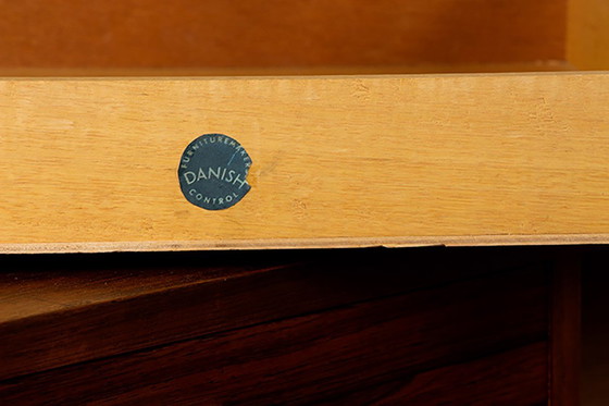 Image 1 of Kleine Kommode, Eingangs- oder Beistellmöbel, Dänisch aus Palisander 1960.