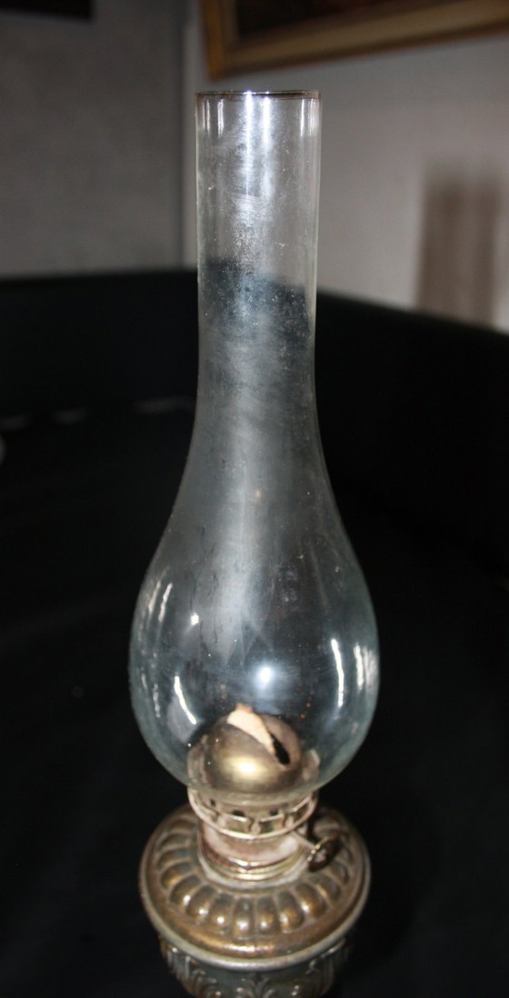 Image 1 of Lampada a cherosene antica in ottone – altezza 50 cm – Pezzo unico da collezione