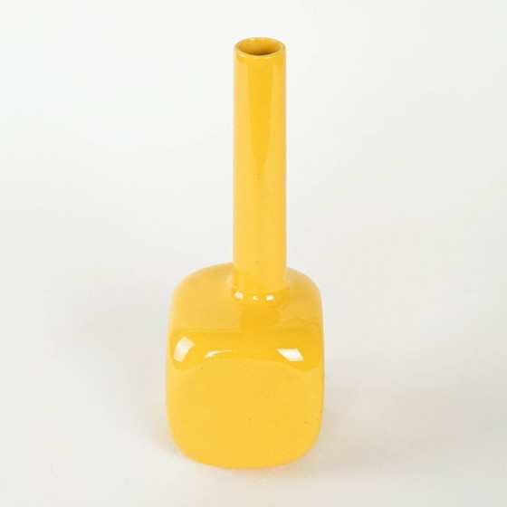 Image 1 of Jarrón de cerámica amarilla, diseño italiano, años 70, fabricado en Italia.