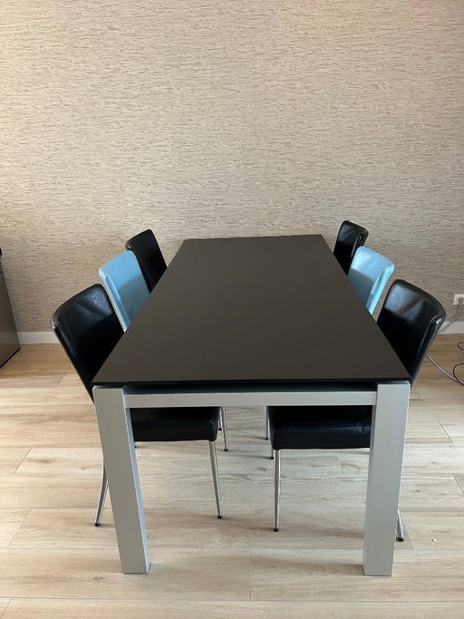 Eettafel (eetkamertafel) met 4 Topform Stoelen