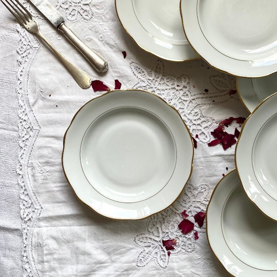 Image 1 of 6 antieke witte en gouden porseleinen soepborden uit Sologne, Lamotte Vintage