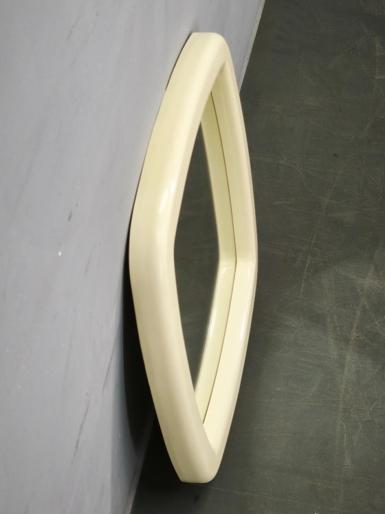 1970er Jahre Italienischer Space Age Creme Kunststoff Quadratischer Wandspiegel (photo 6 of 8)
