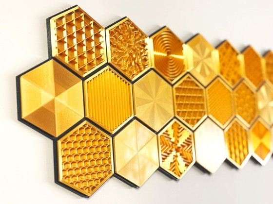 Image 1 of Gouden honingraat wanddecoratie | Hexagonale geometrische decoratie | Moderne wandsculptuur