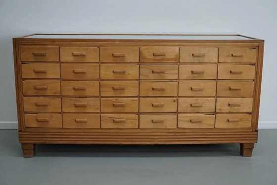 Image 1 of Antieke Britse haberdashery kast / winkeltoonbank in esdoorn en eikenhout, 1920/30s