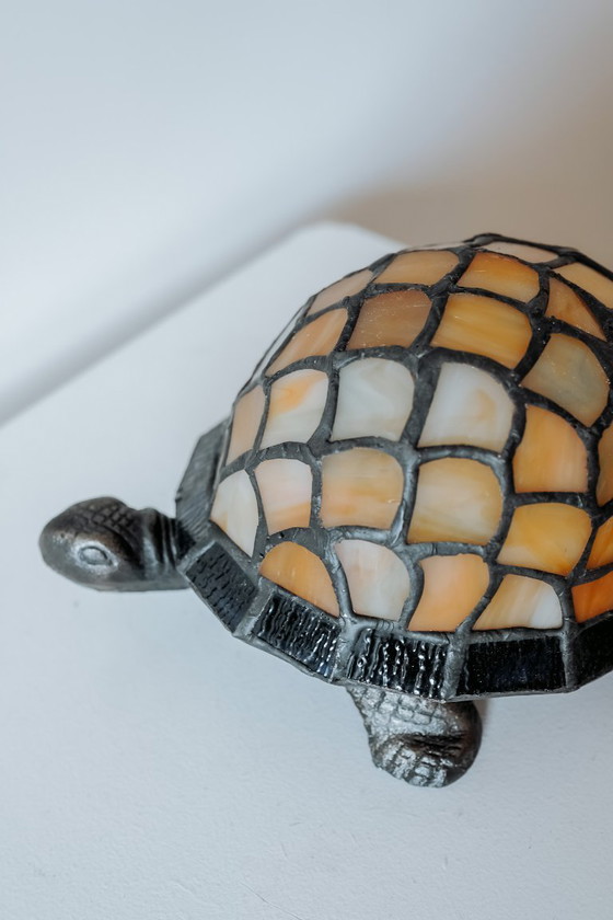 Image 1 of Tiffany schildpad lampje - oranje met blauw opaalglas