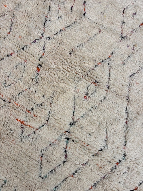 Image 1 of White Berber Moroccan Mrirt Wool Rug 160x290 cm– Handwoven Neutral Berber Carpet, Geometric Texture Design, Modern Minimalist De