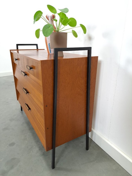 Image 1 of Teak schoenenkast met zwart metalen poten, nr. 1