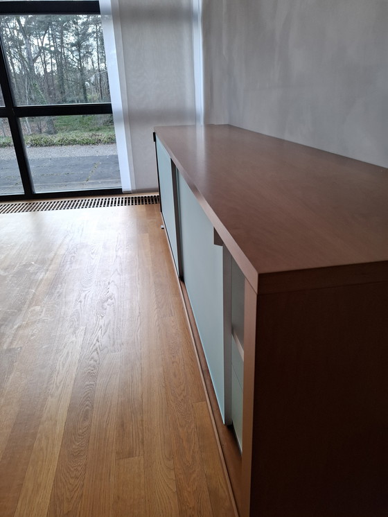 Image 1 of Aparador Globe de madera de cerezo de Molteni